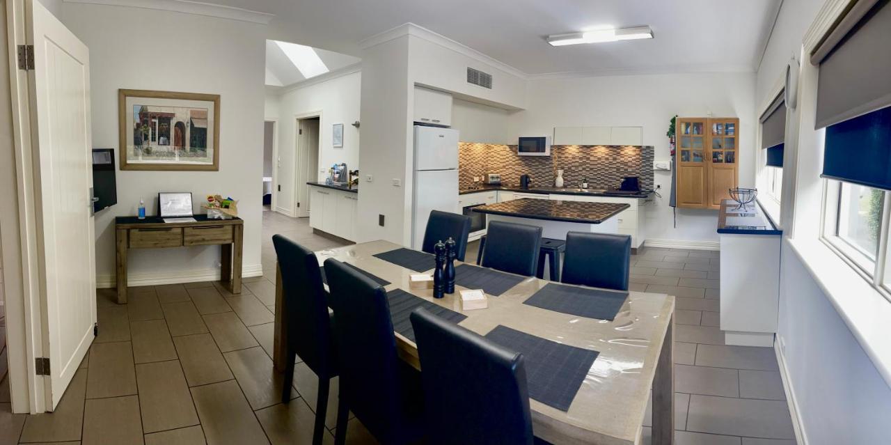 Austral Place 88 Via Merri River ウォーナンブール エクステリア 写真